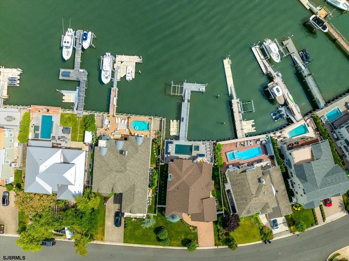 7803 Bayshore Dr