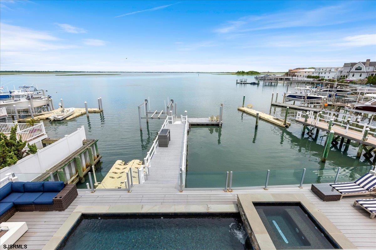 7803 Bayshore Dr