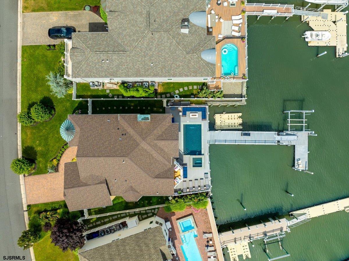 7803 Bayshore Dr