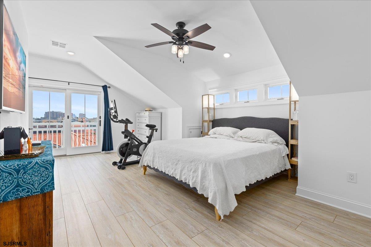 104 S New Haven Ave