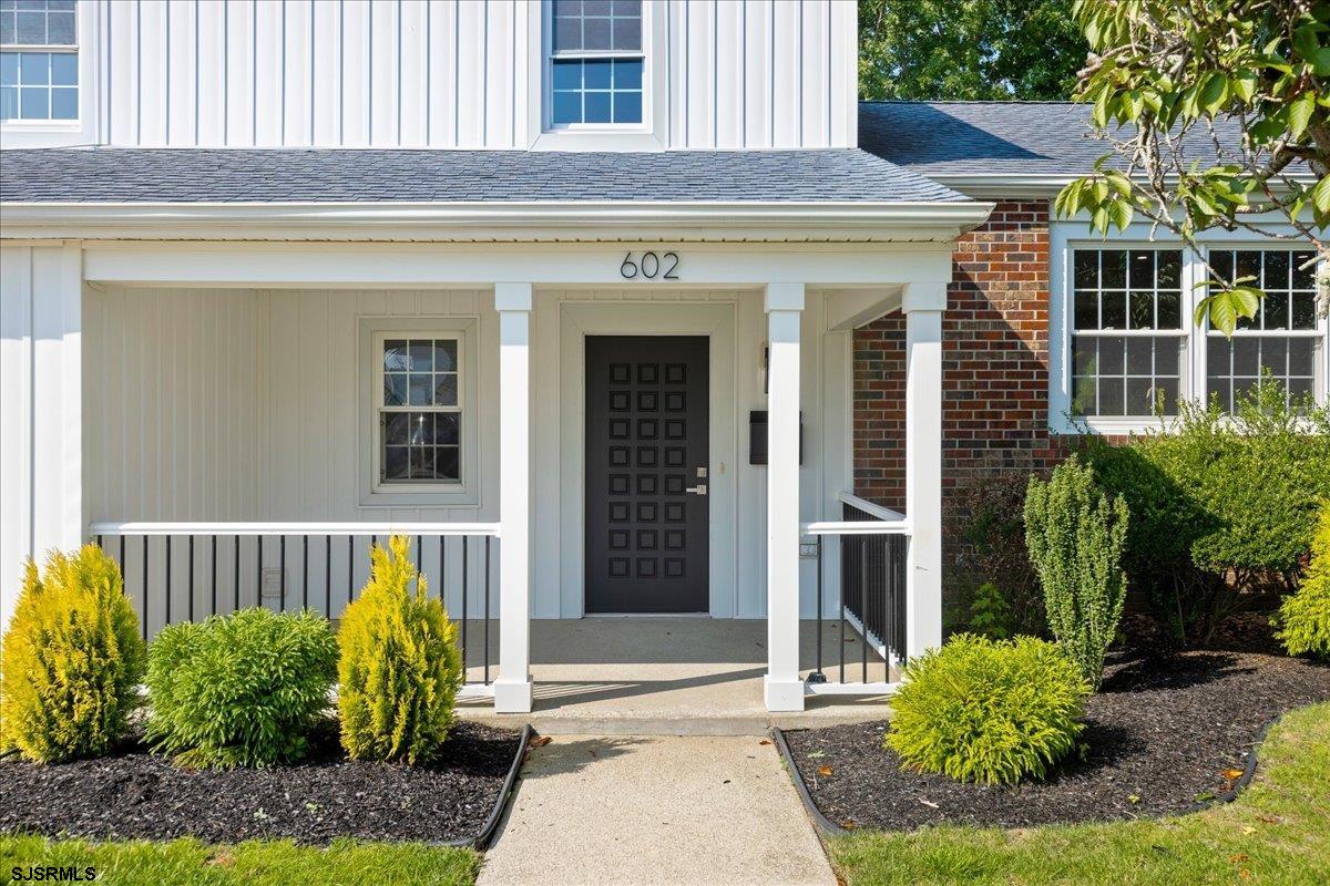 602 N Douglas Ave