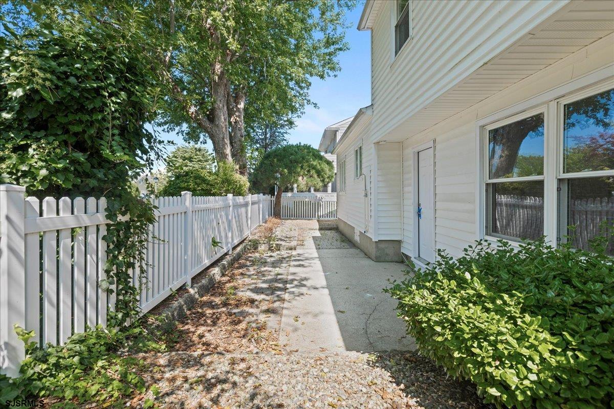 602 N Douglas Ave