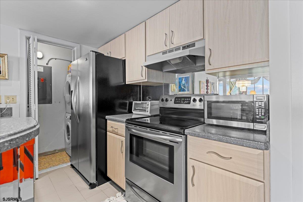 3851 Boardwalk Unit: 1212