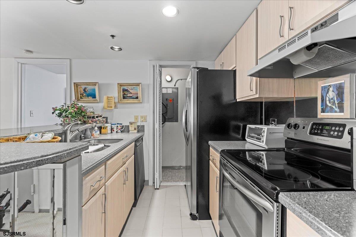 3851 Boardwalk Unit: 1212