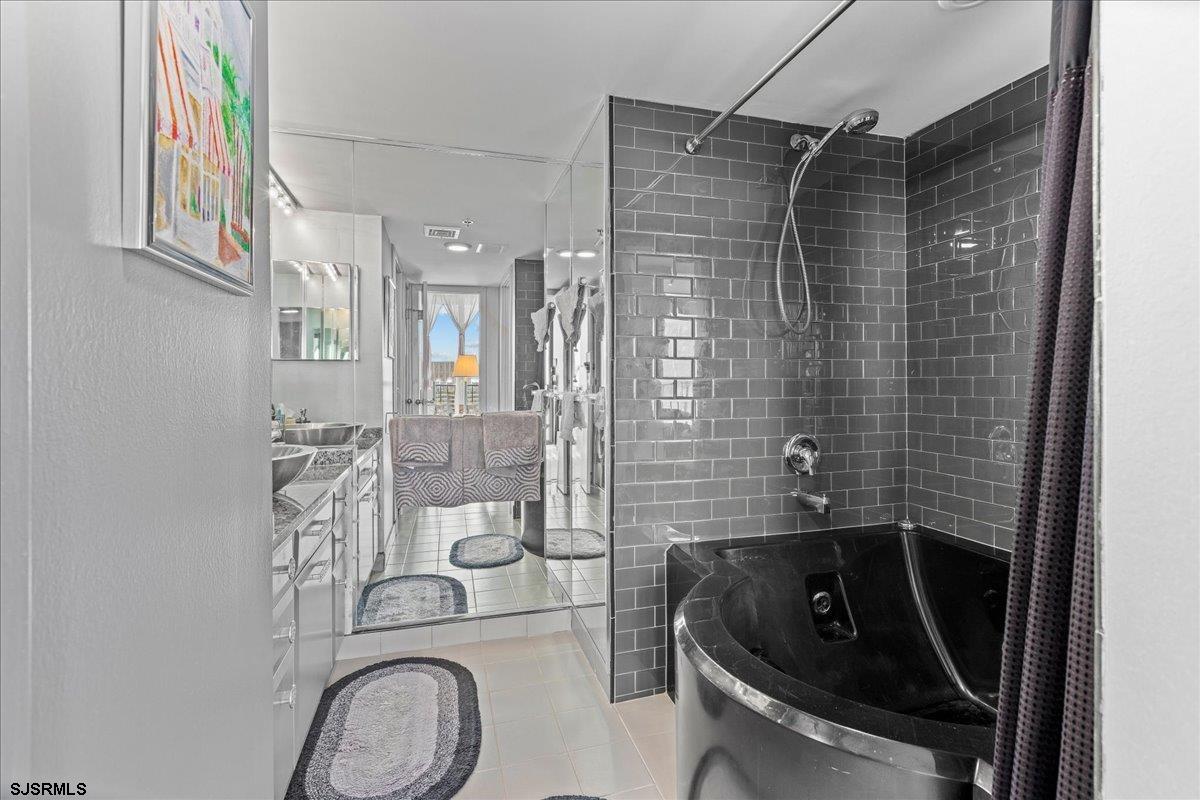3851 Boardwalk Unit: 1212
