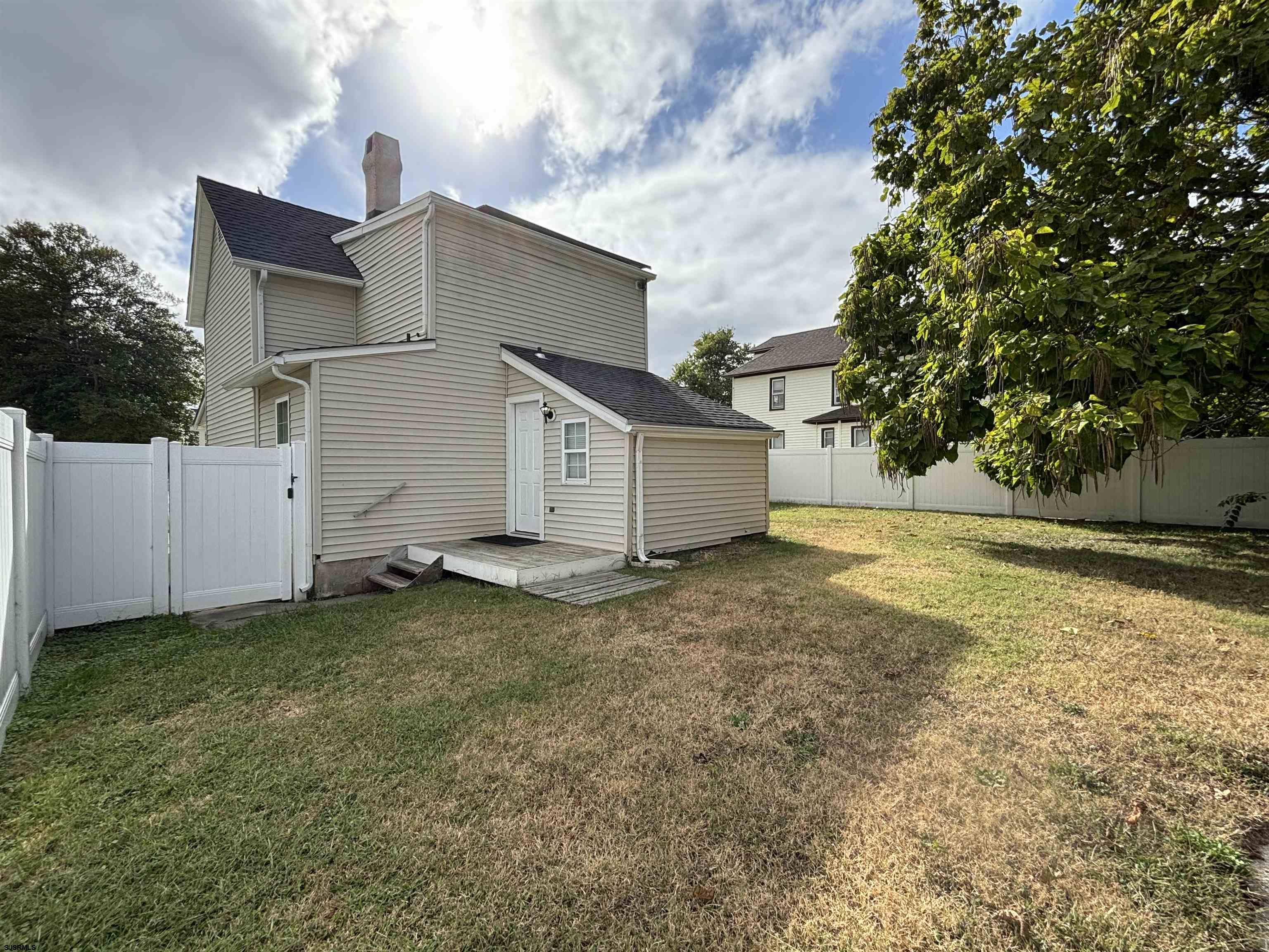 136 E Bayview Ave