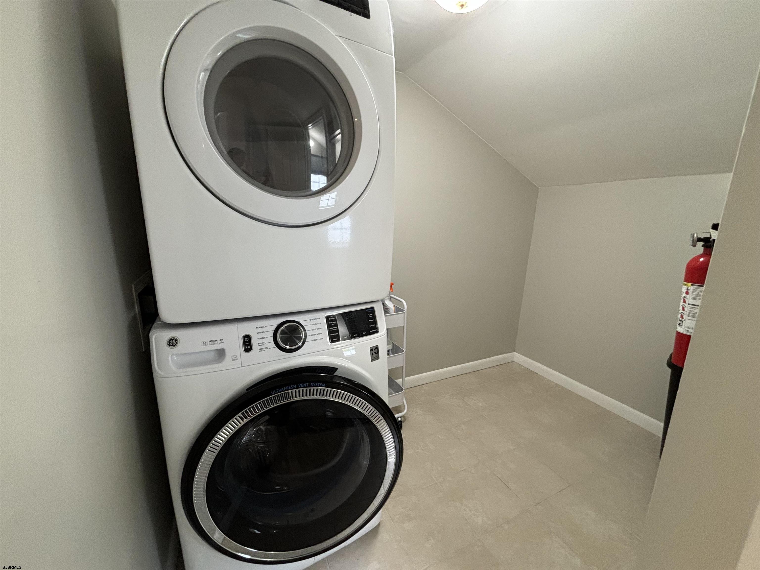 136 E Bayview Ave