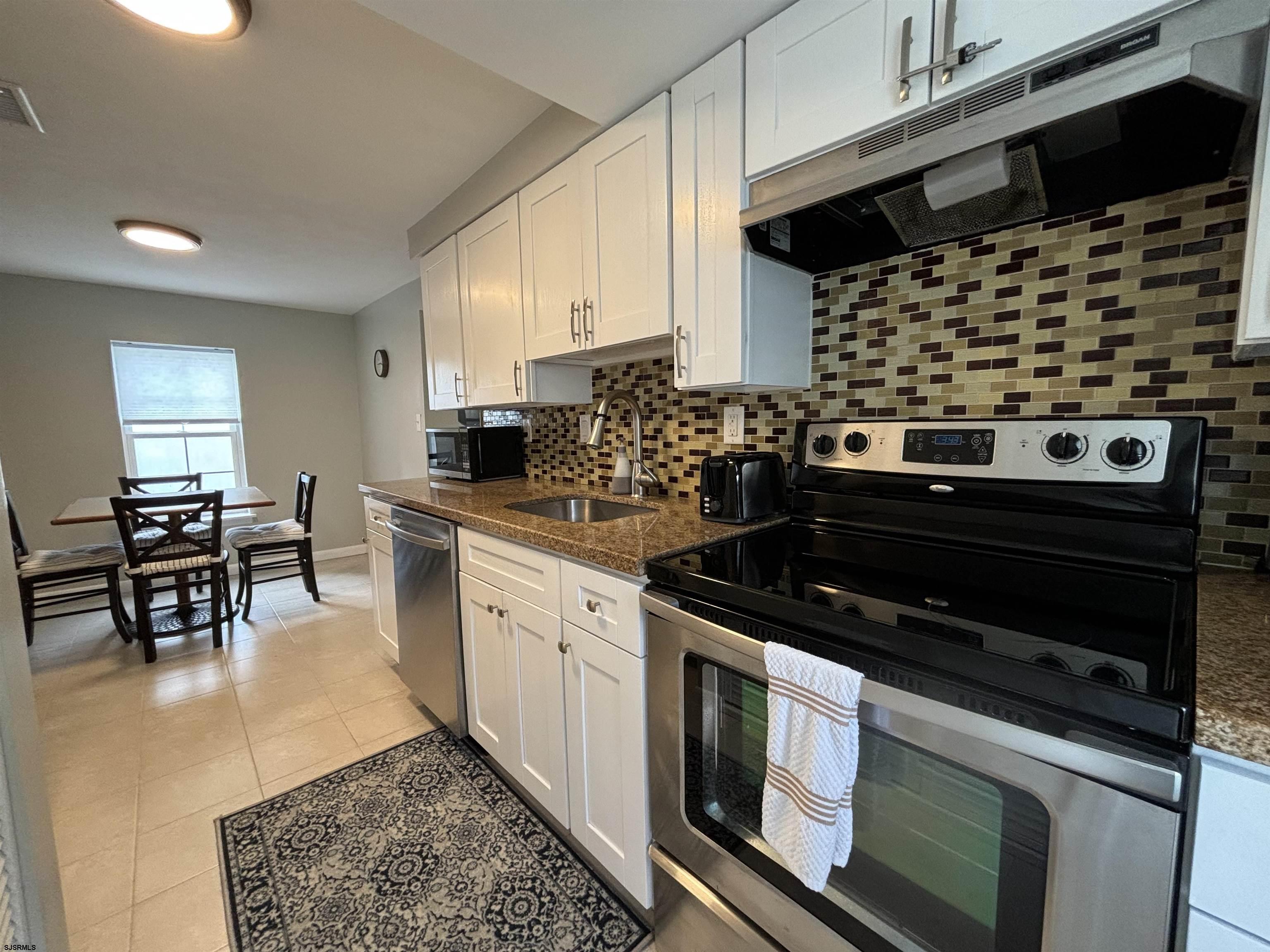 136 E Bayview Ave