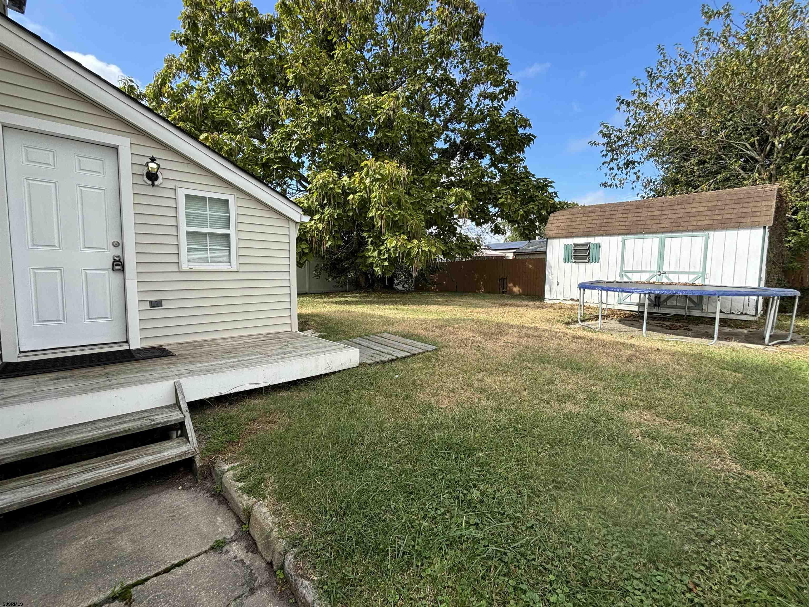 136 E Bayview Ave