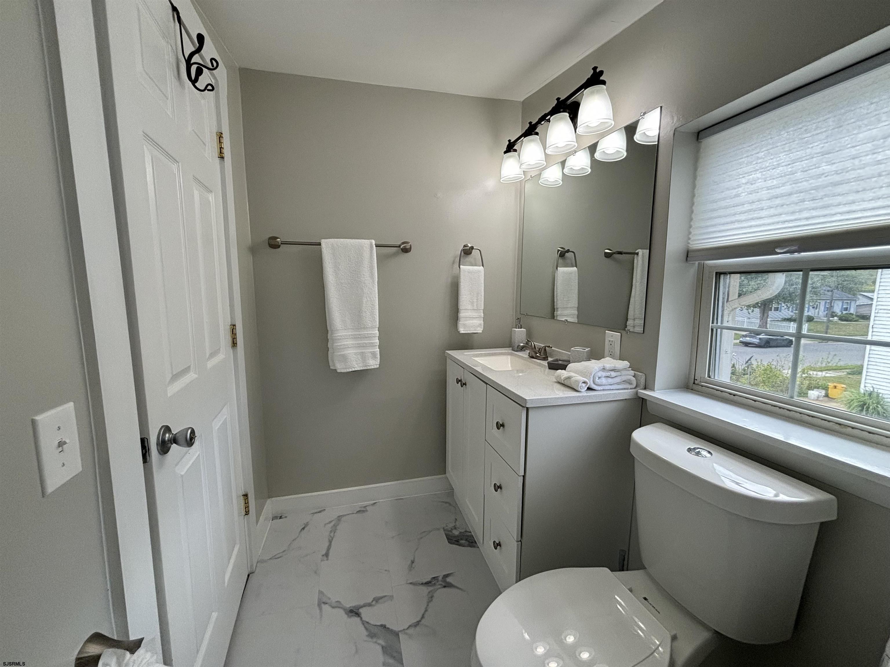 136 E Bayview Ave