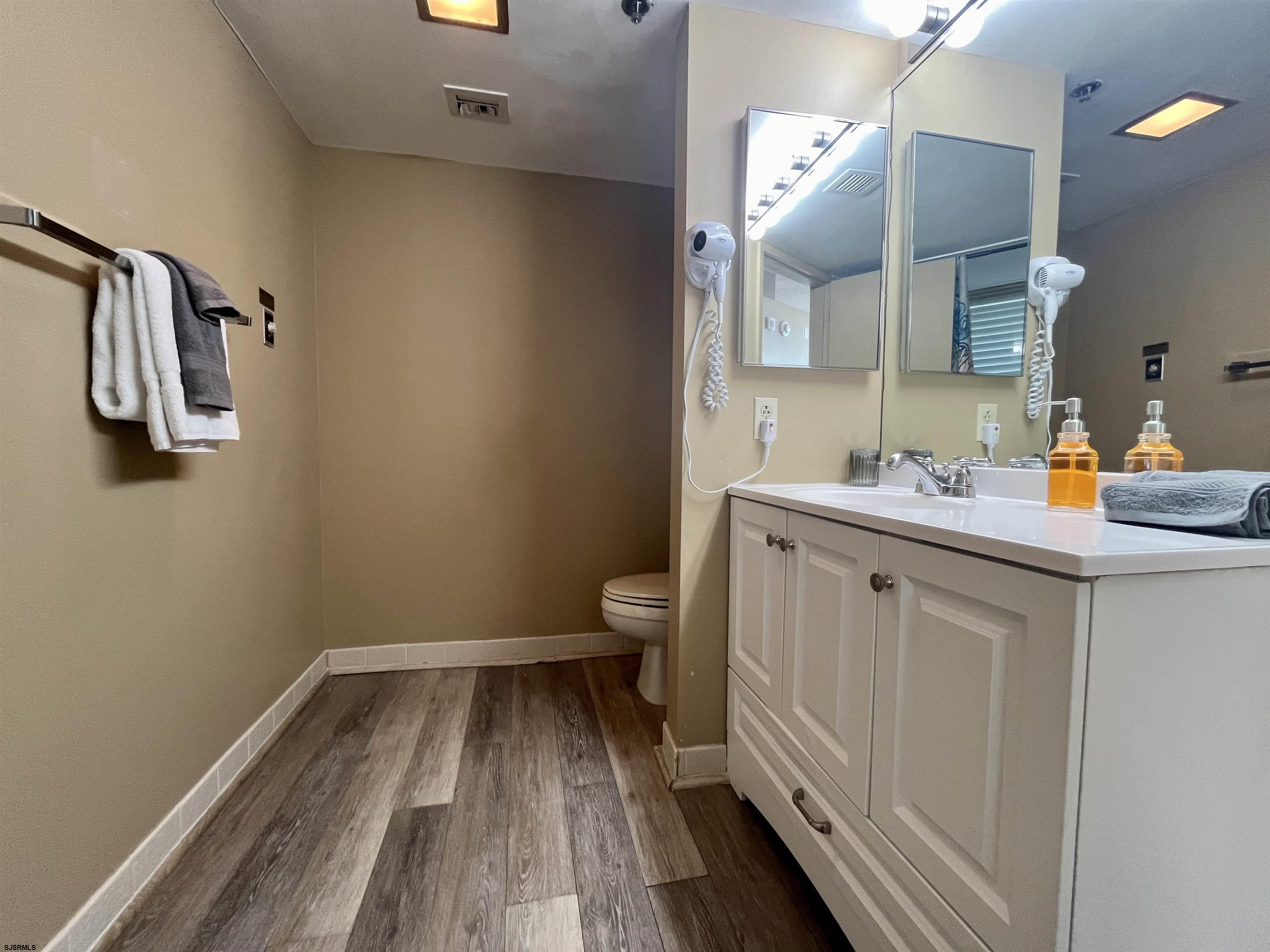 1515 Boardwalk Unit: 2207