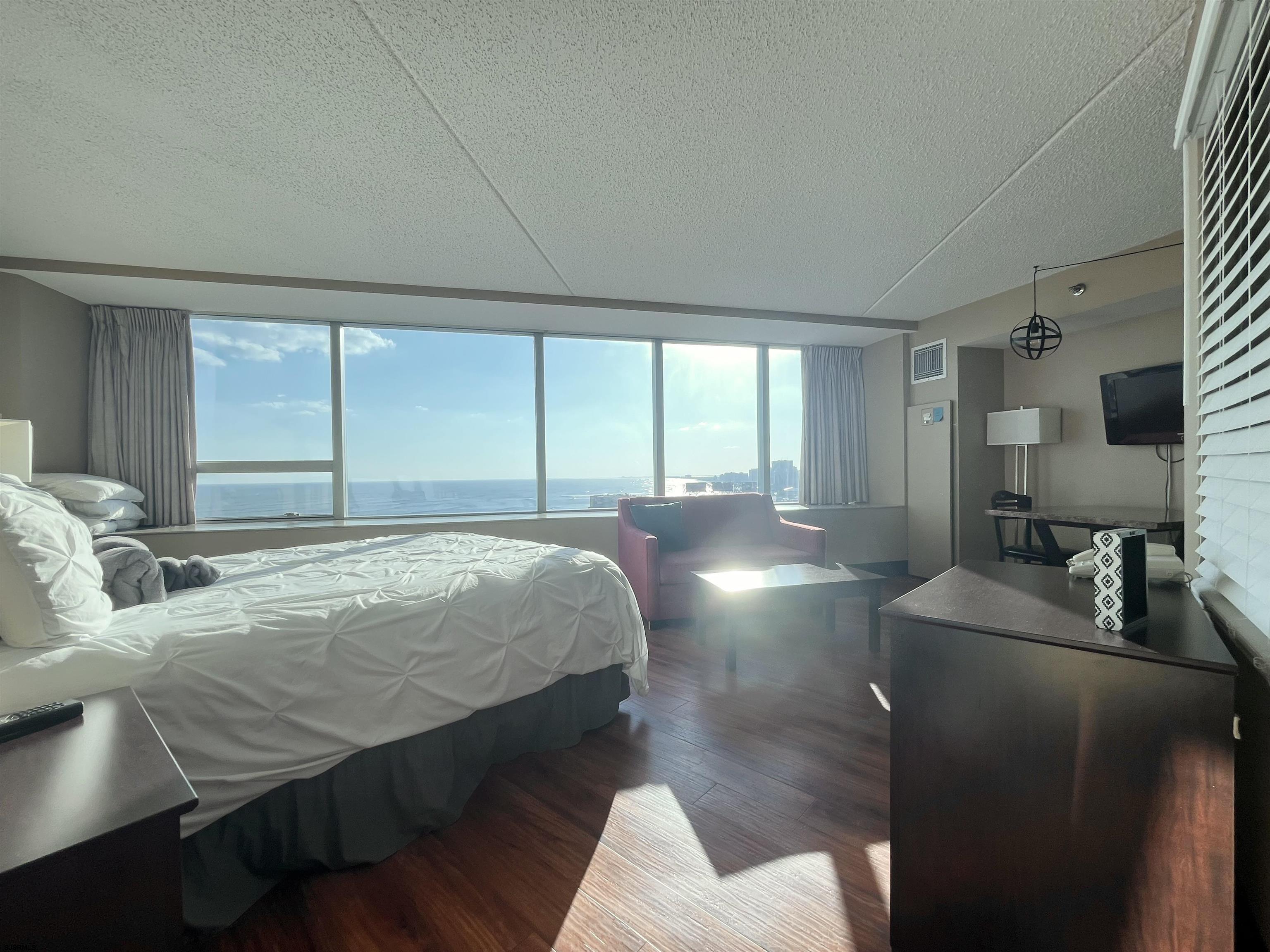 1515 Boardwalk Unit: 2207