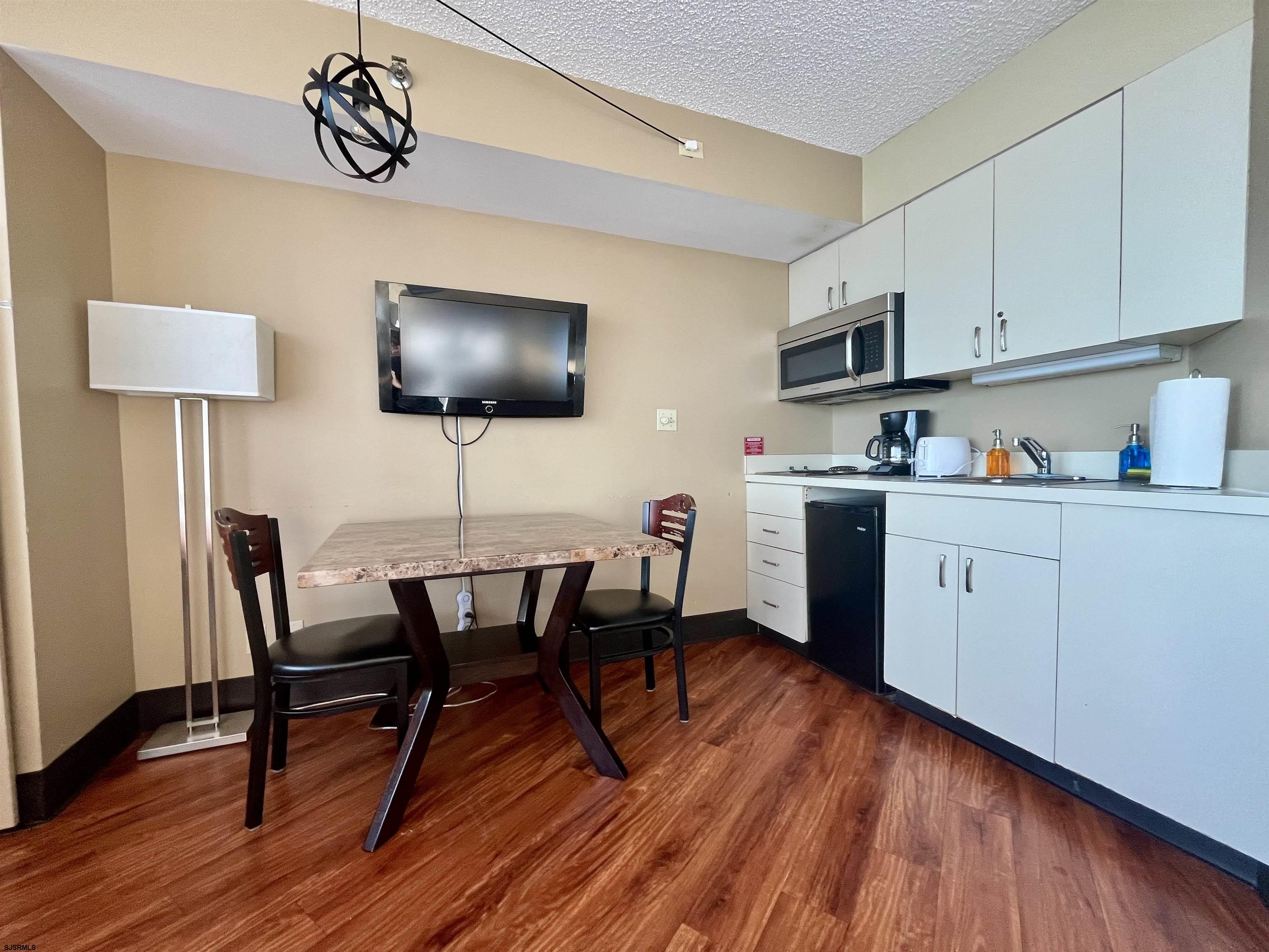 1515 Boardwalk Unit: 2207