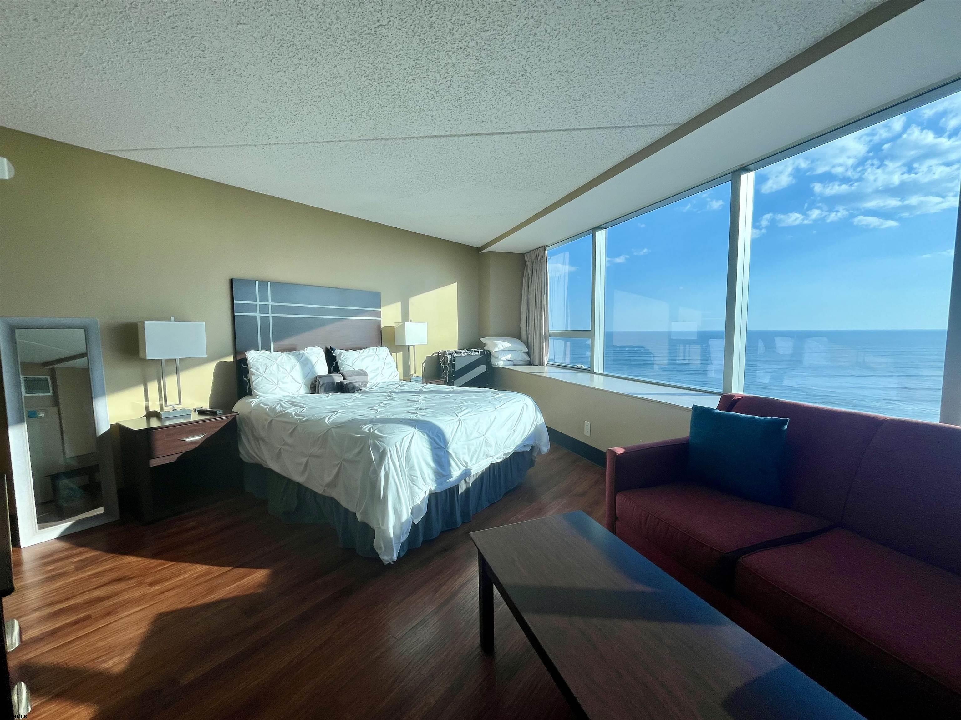 1515 Boardwalk Unit: 2207