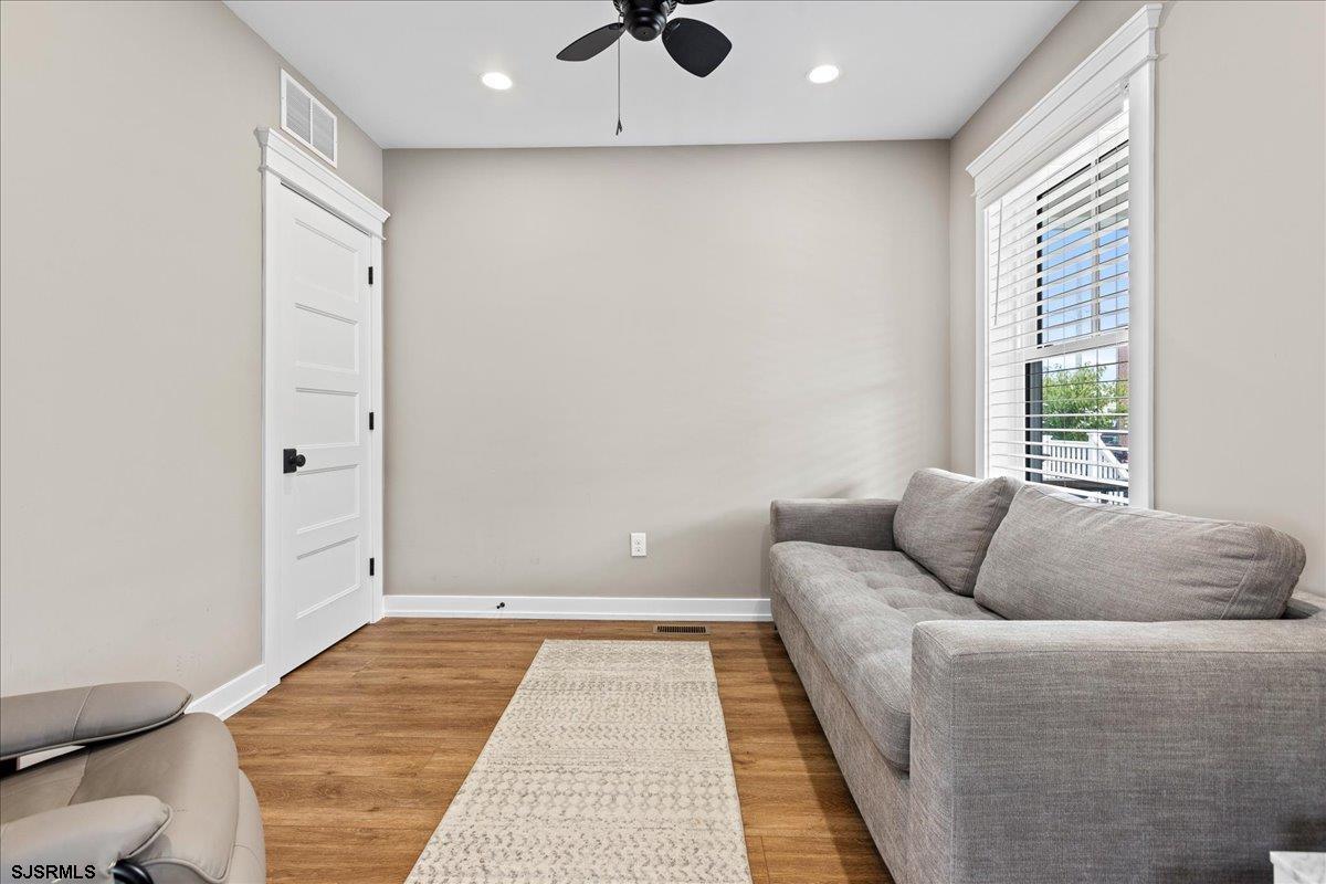 106 N Vendome Ave