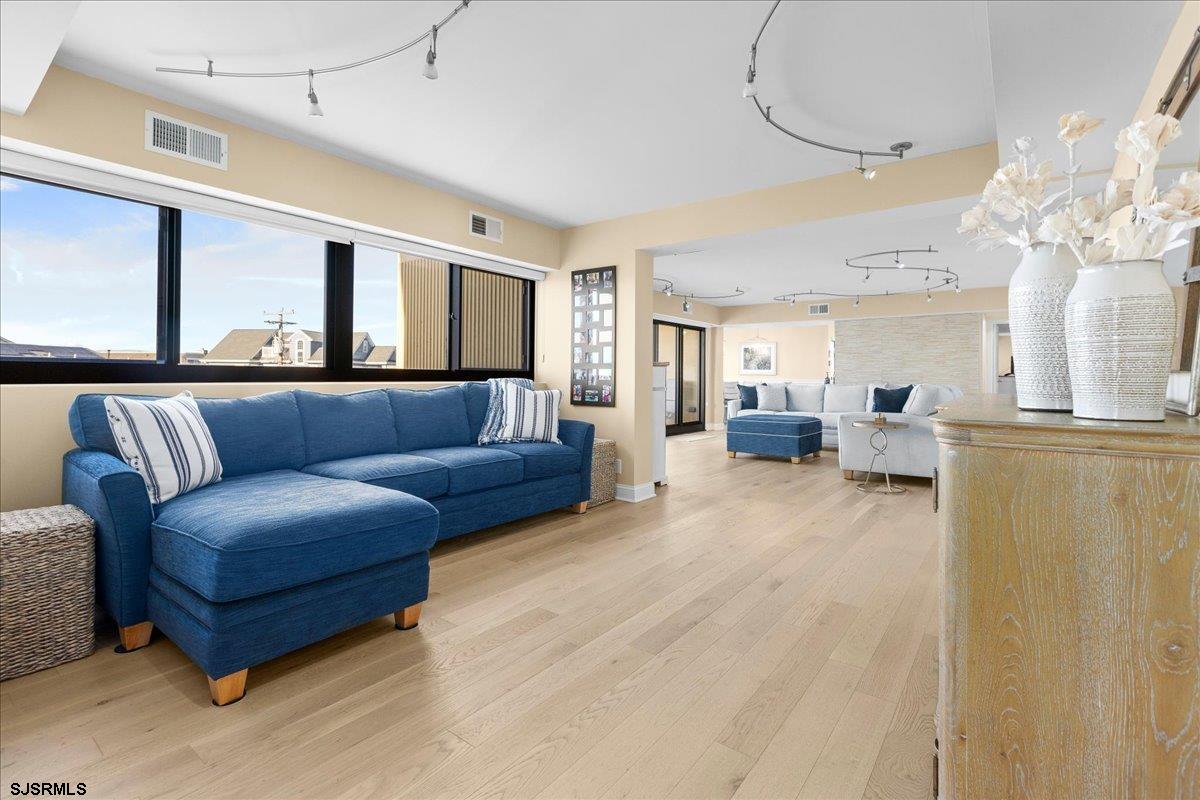2700 Atlantic Ave Unit: 301