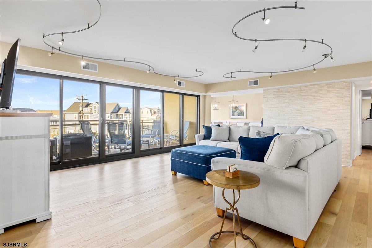 2700 Atlantic Ave Unit: 301