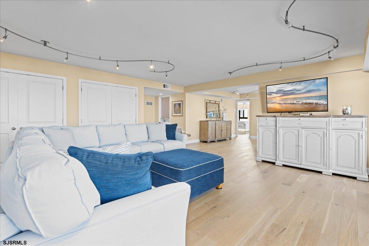 2700 Atlantic Ave Unit: 301