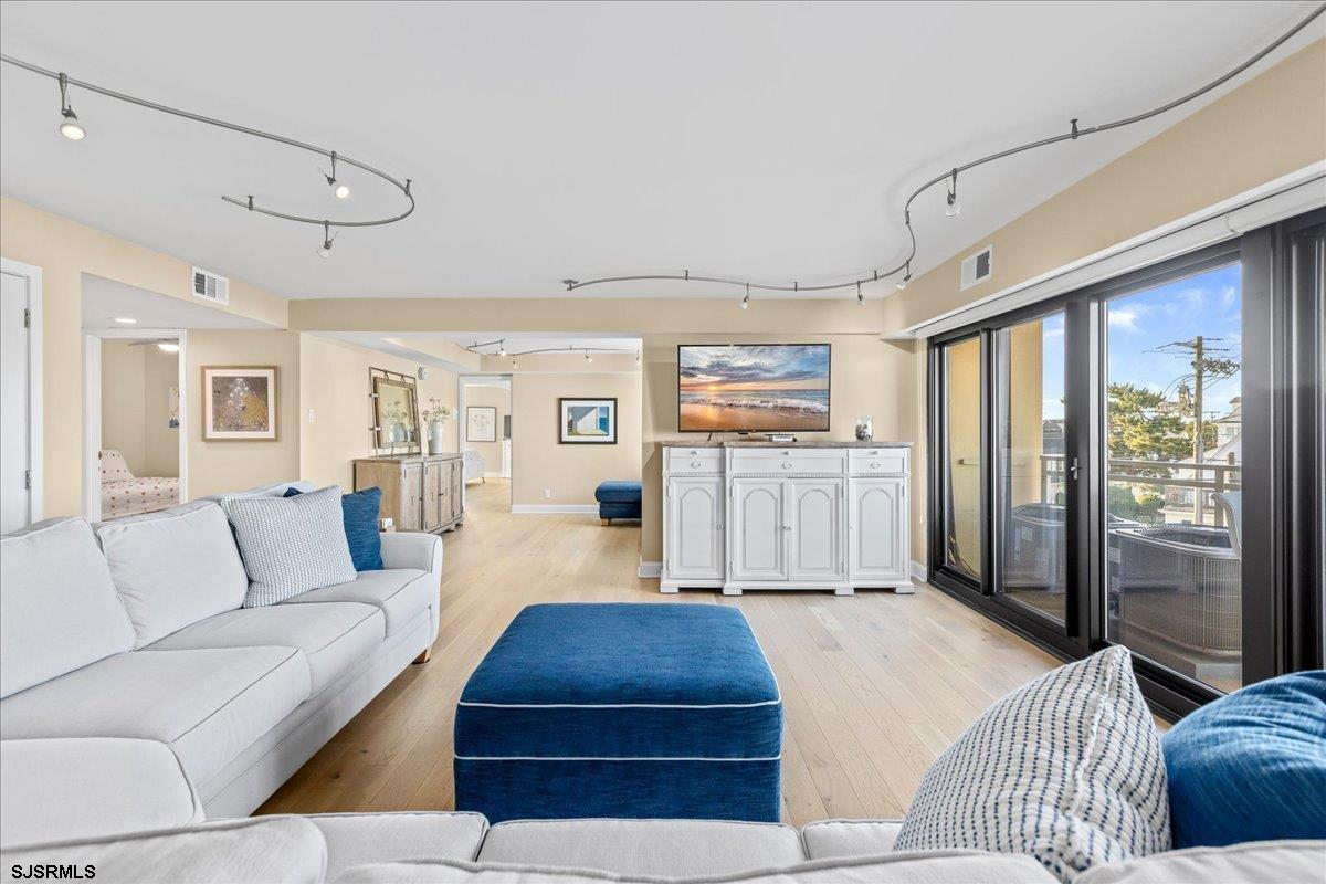 2700 Atlantic Ave Unit: 301