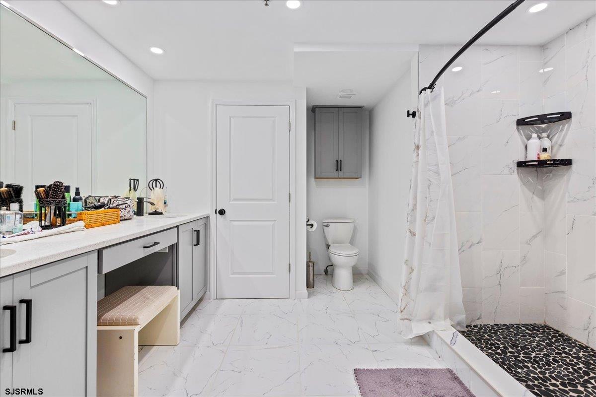 3101 Boardwalk Unit: 2702-2