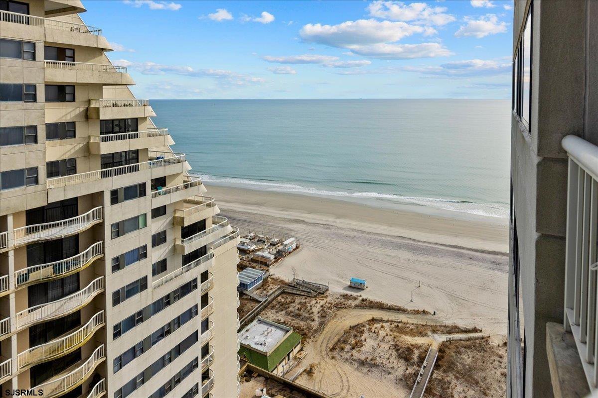 3101 Boardwalk Unit: 2702-2