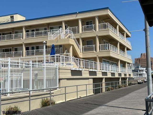 6100 Boardwalk Unit: 106