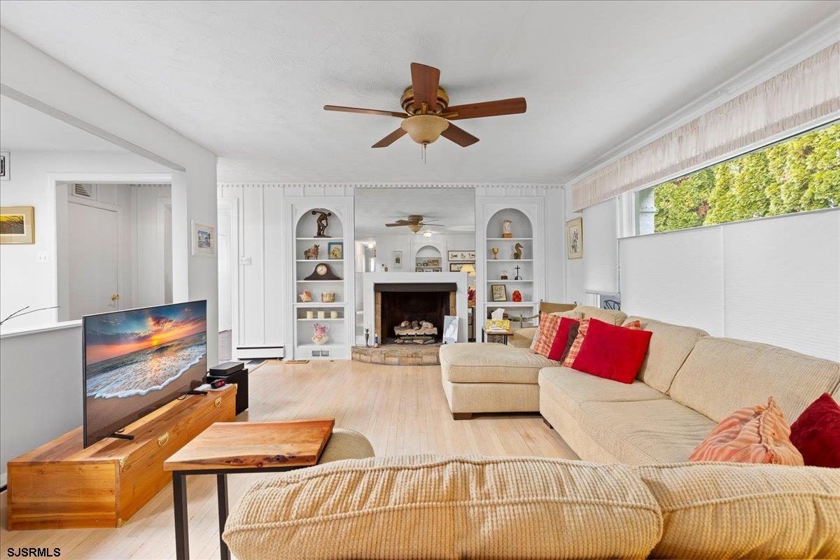 2 N Pembroke Ave