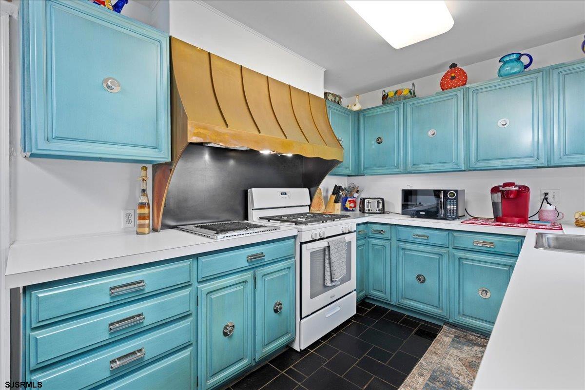 2 N Pembroke Ave