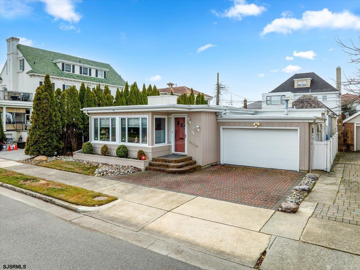 2 N Pembroke Ave