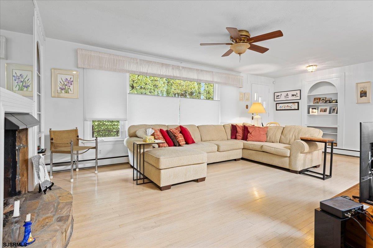 2 N Pembroke Ave