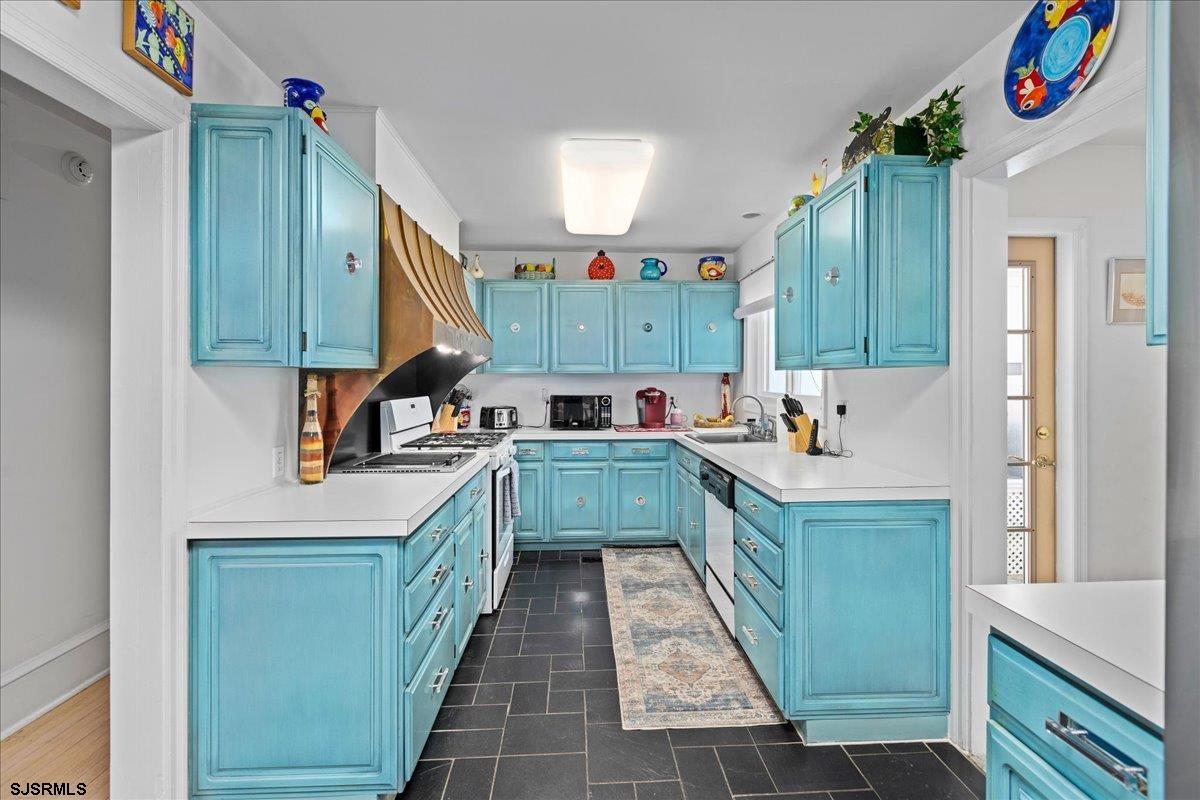 2 N Pembroke Ave