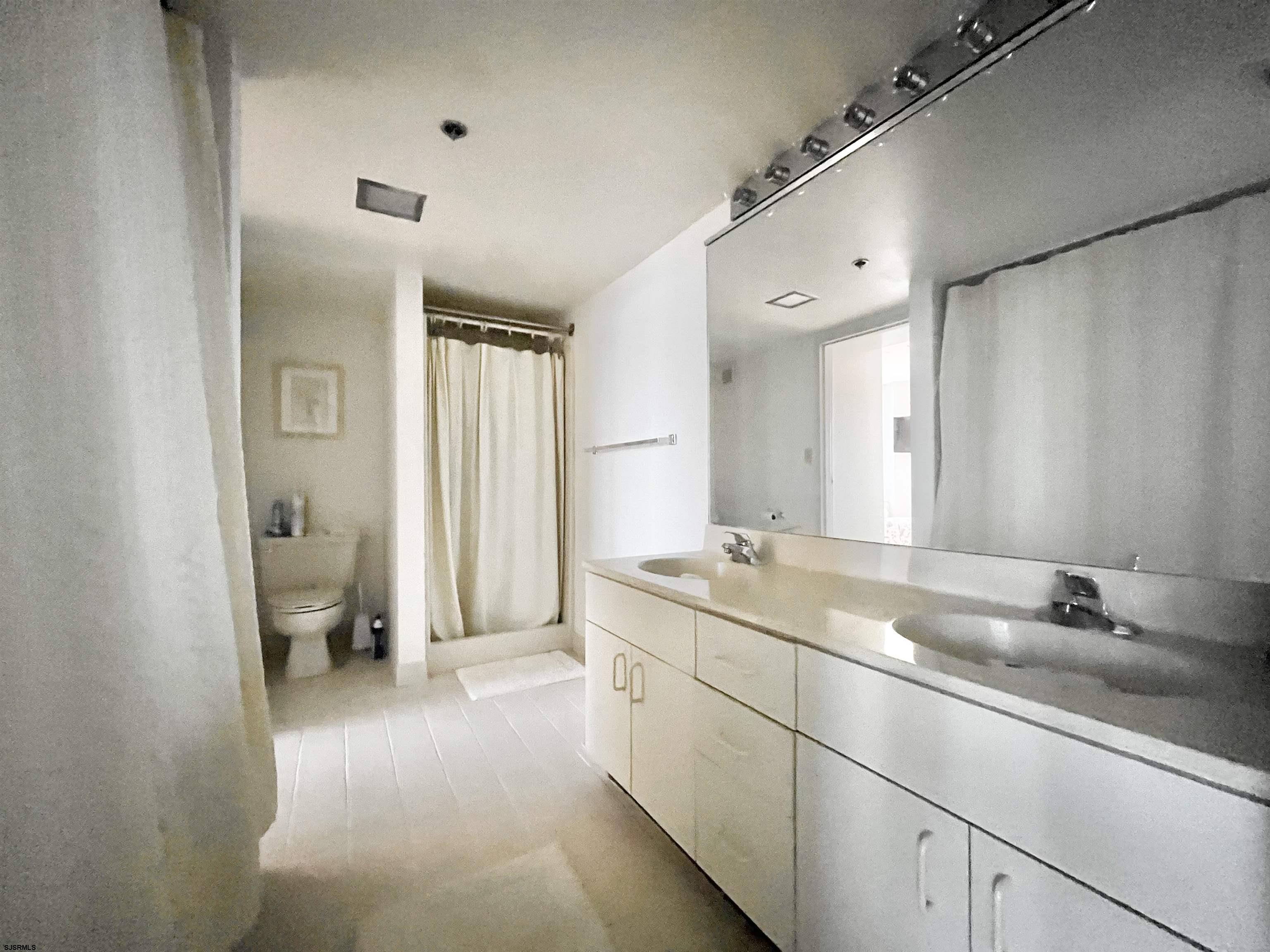 1515 Boardwalk Unit: 1211