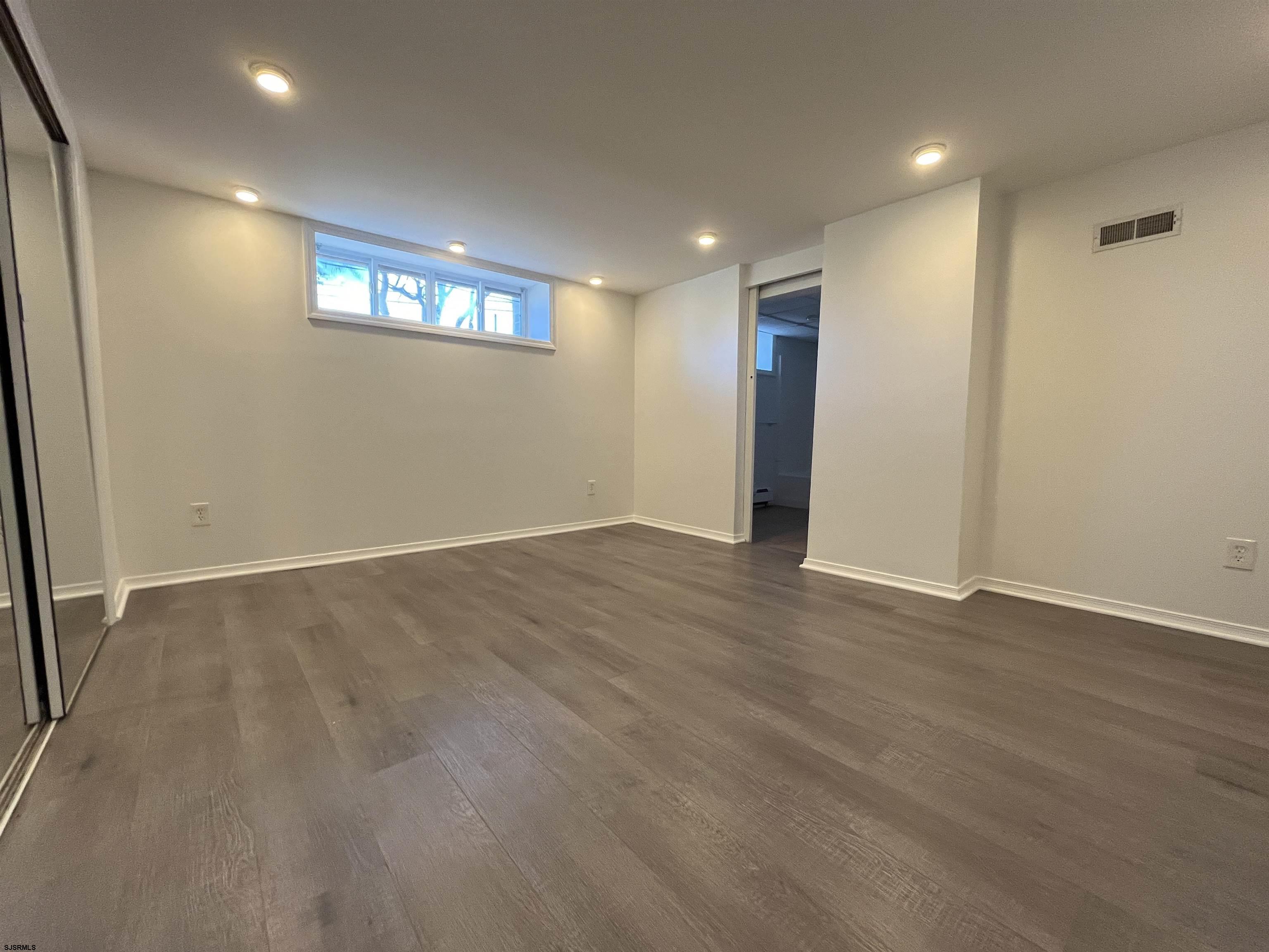 1 W Lee Ave