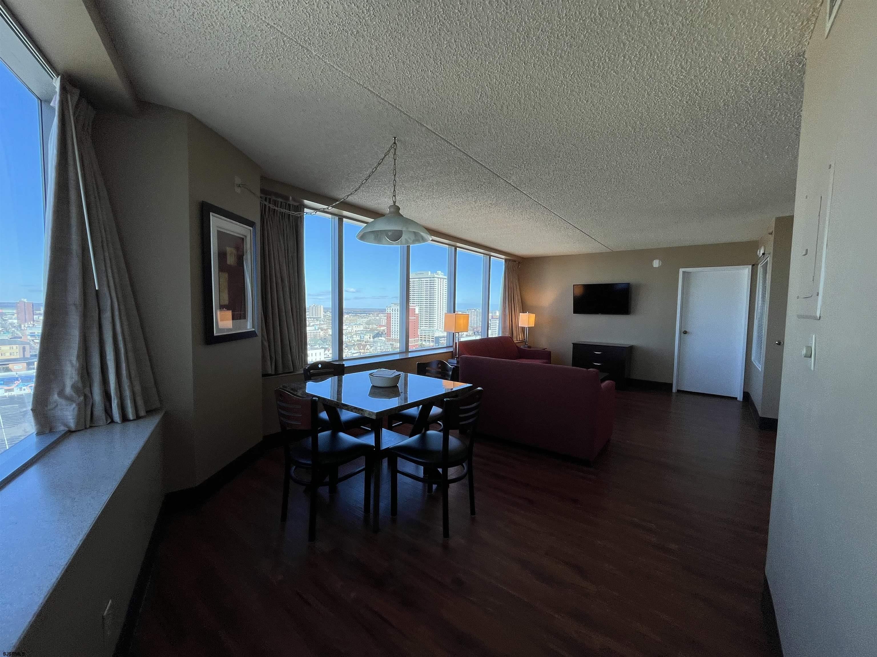 1515 Boardwalk Unit: 1711