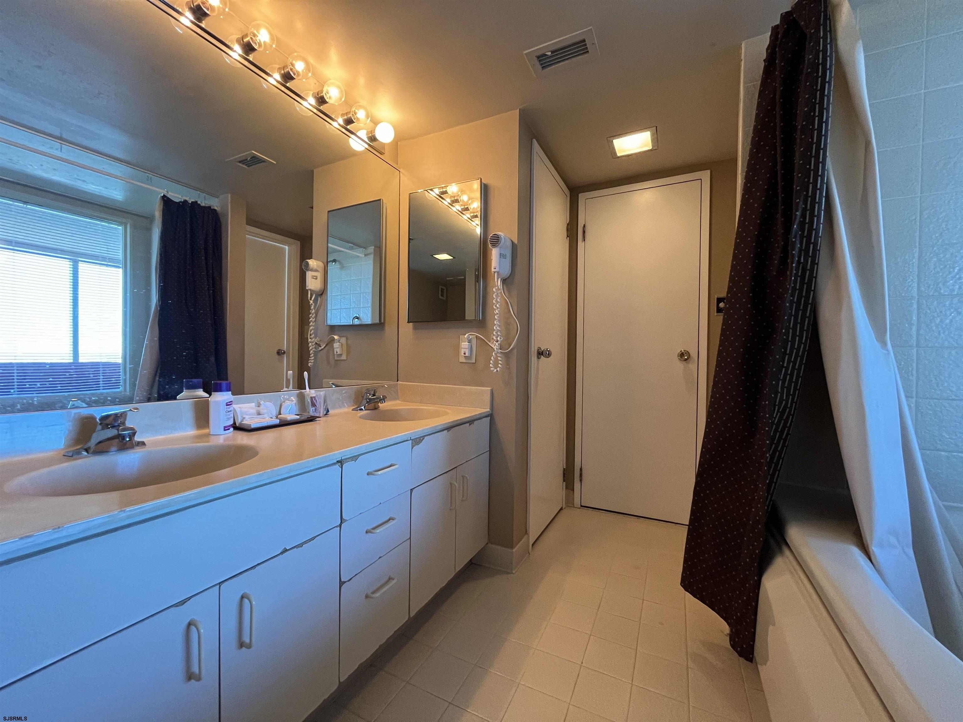 1515 Boardwalk Unit: 1711