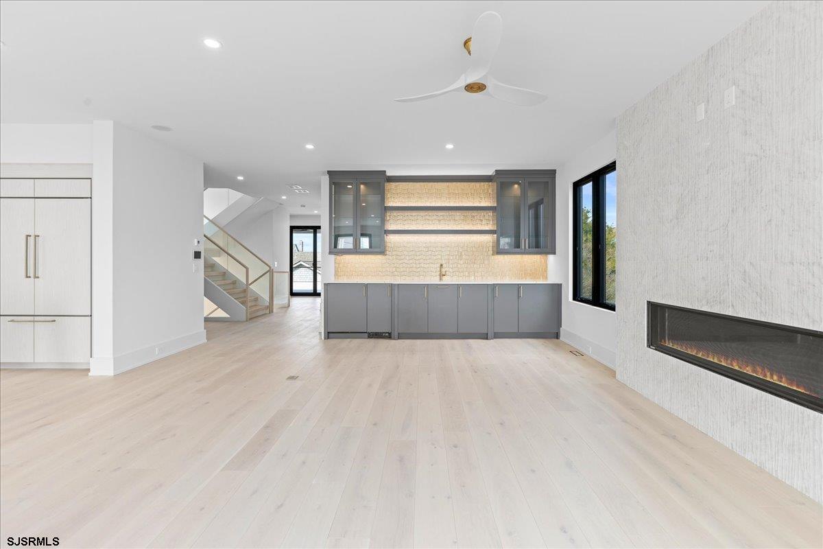 2 Dolphin Dr