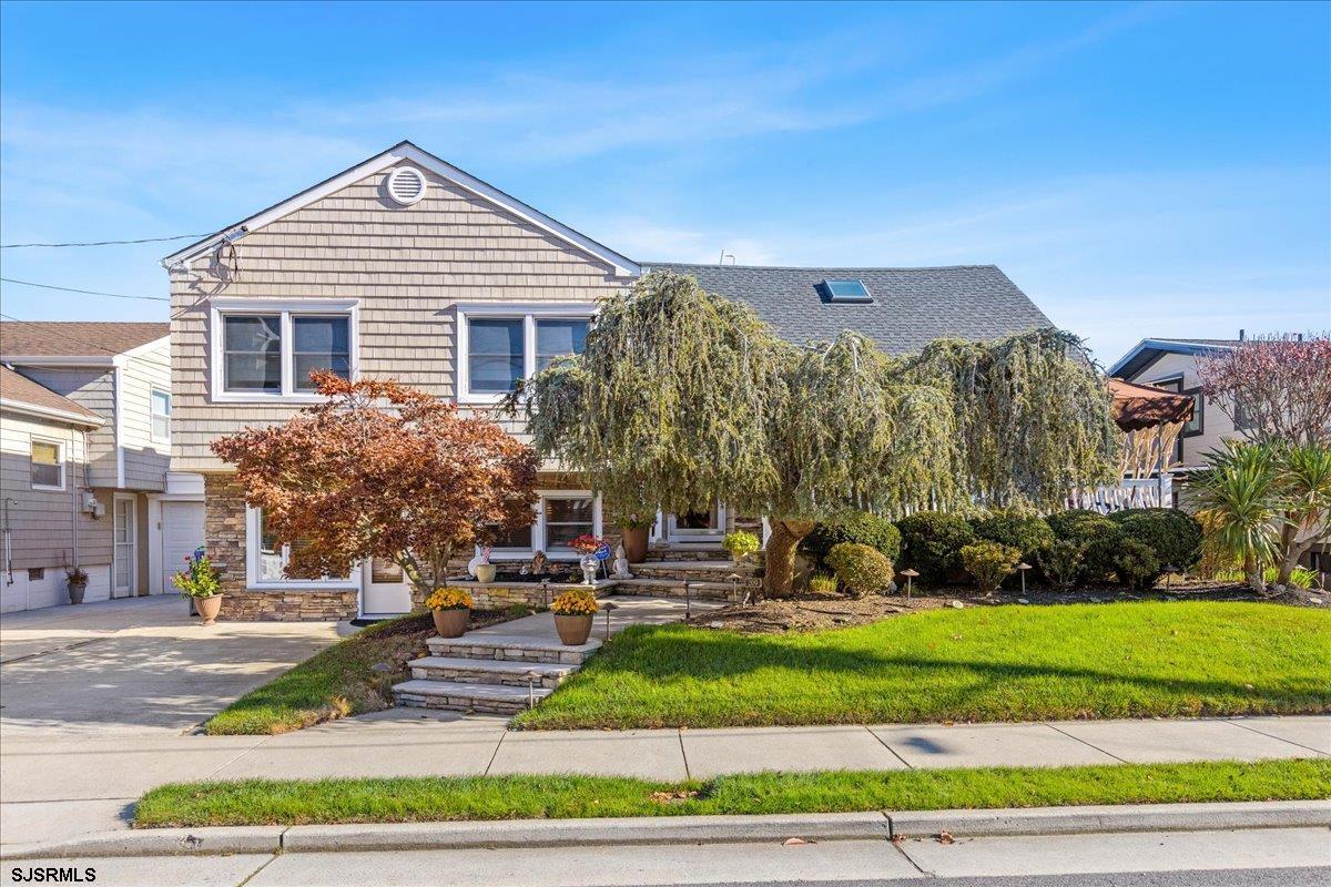 209 N Douglas Ave