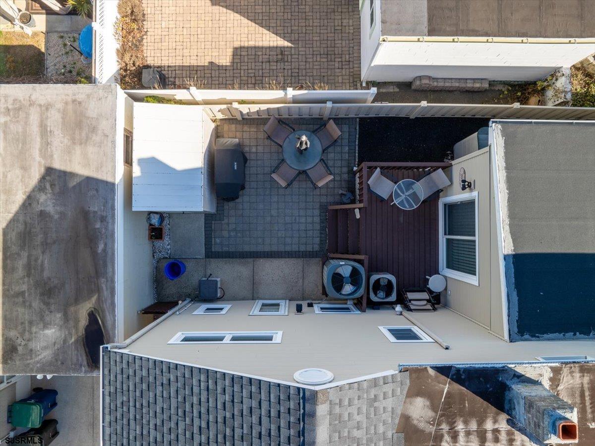 209 N Douglas Ave