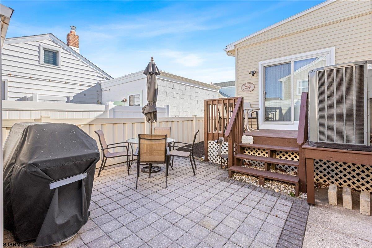 209 N Douglas Ave