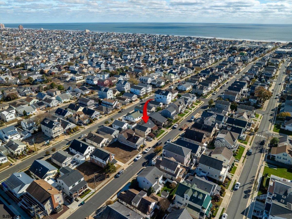 209 N Douglas Ave