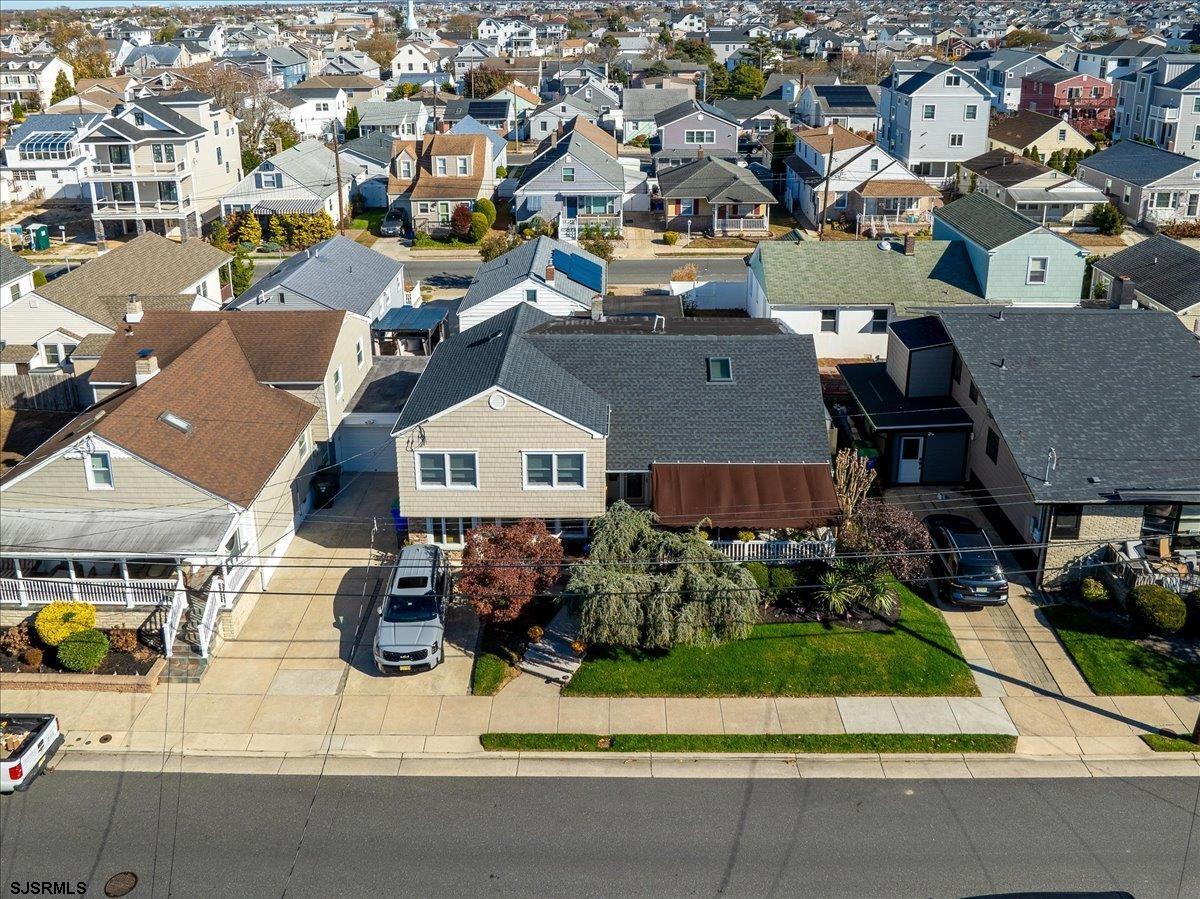 209 N Douglas Ave