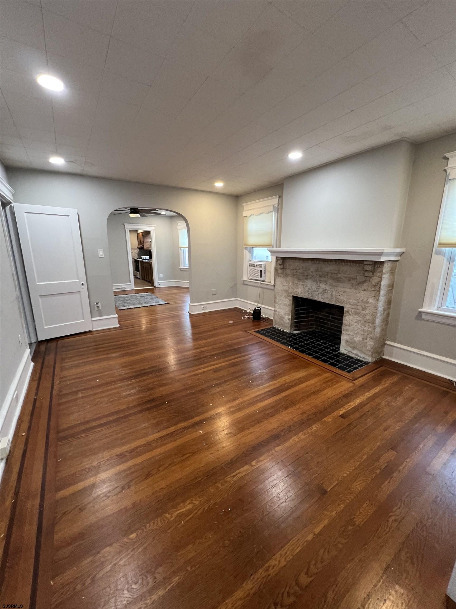 3 N Sacramento Ave