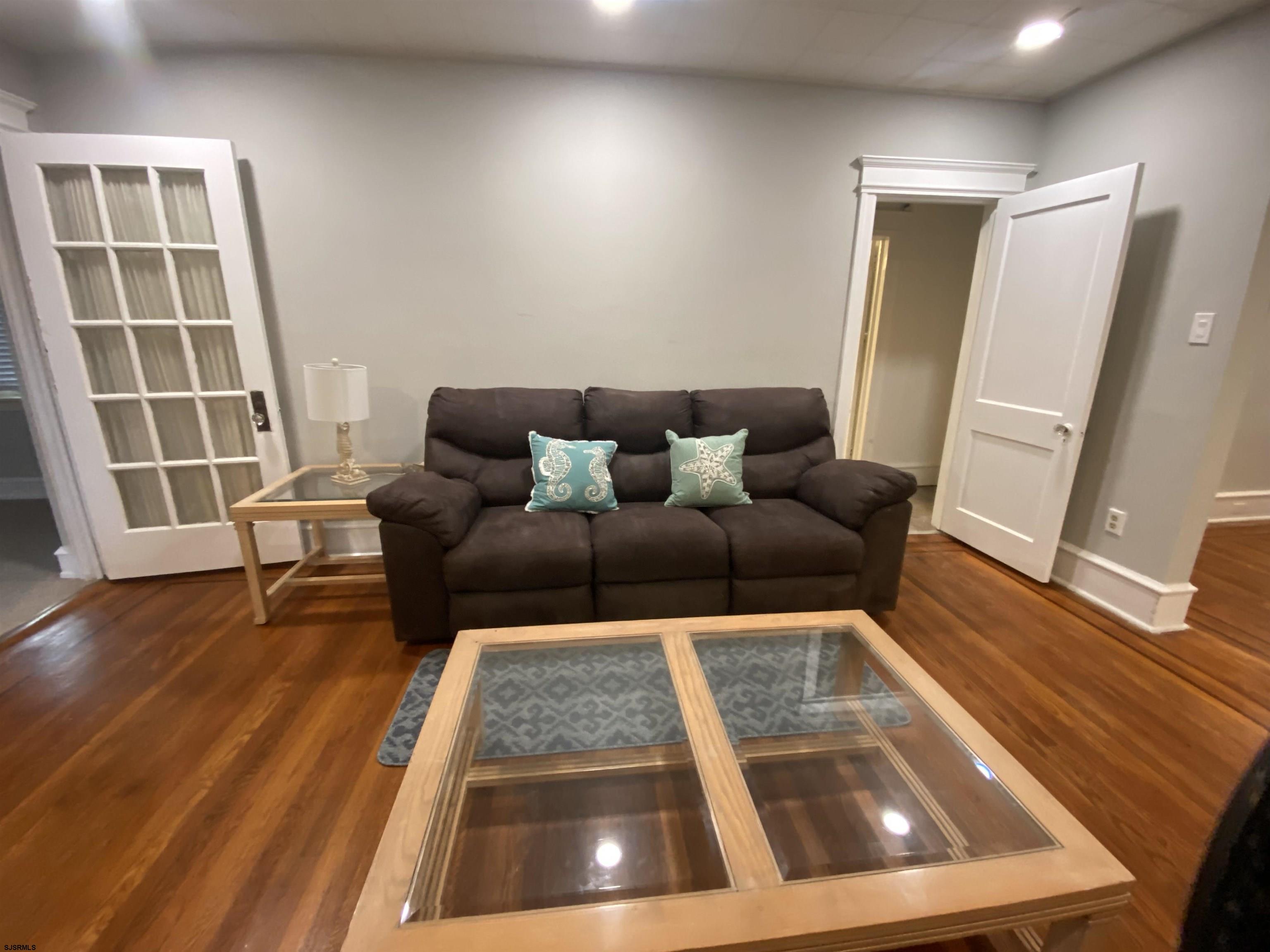 3 N Sacramento Ave