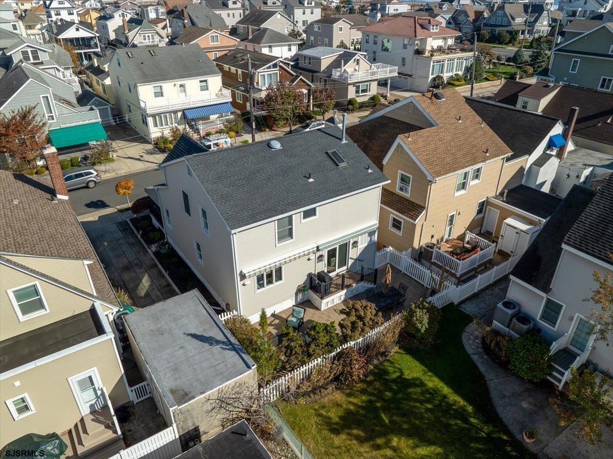 10 S Iroquois Ave