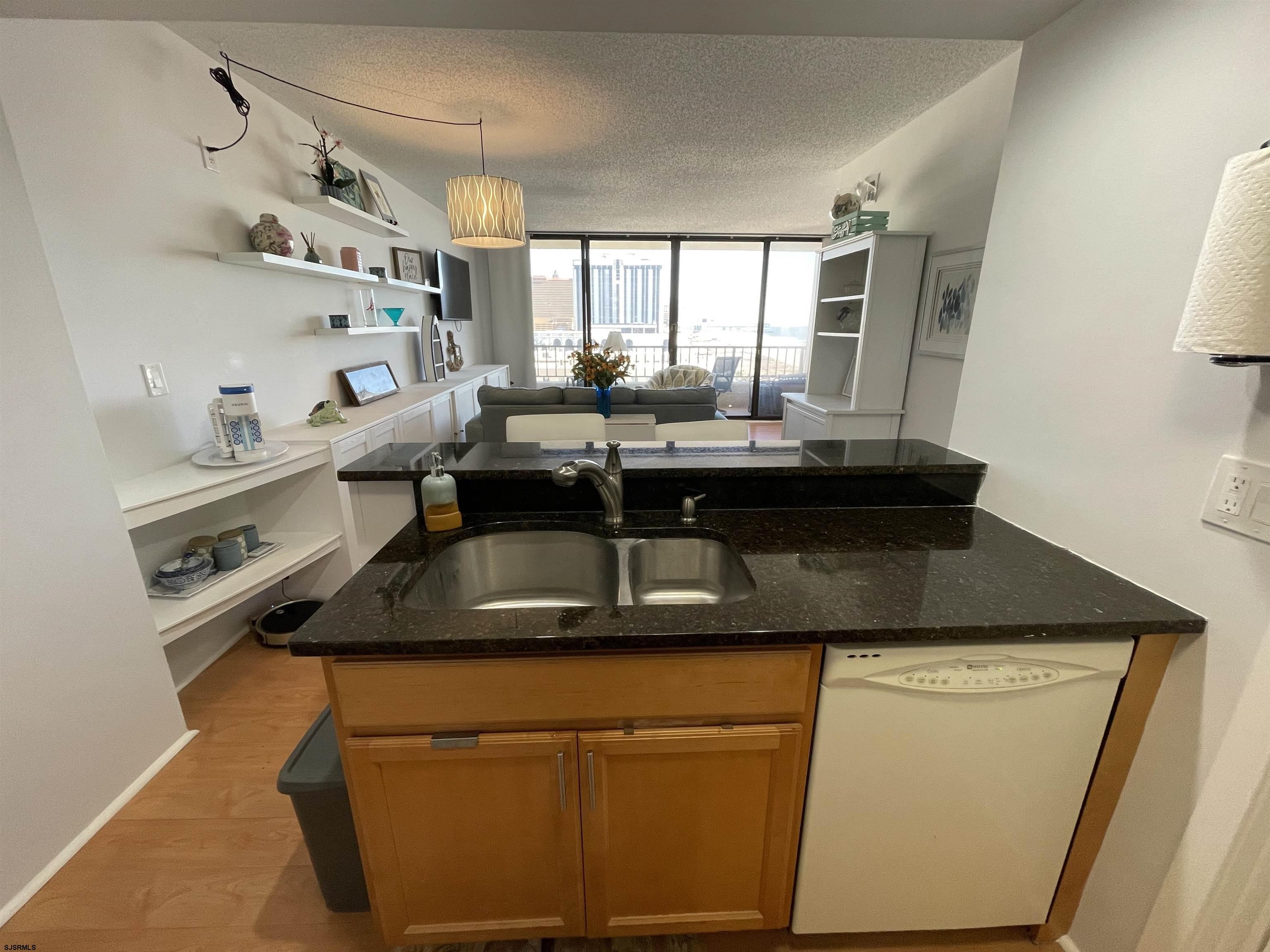 3851 Boardwalk Ave Unit: 905