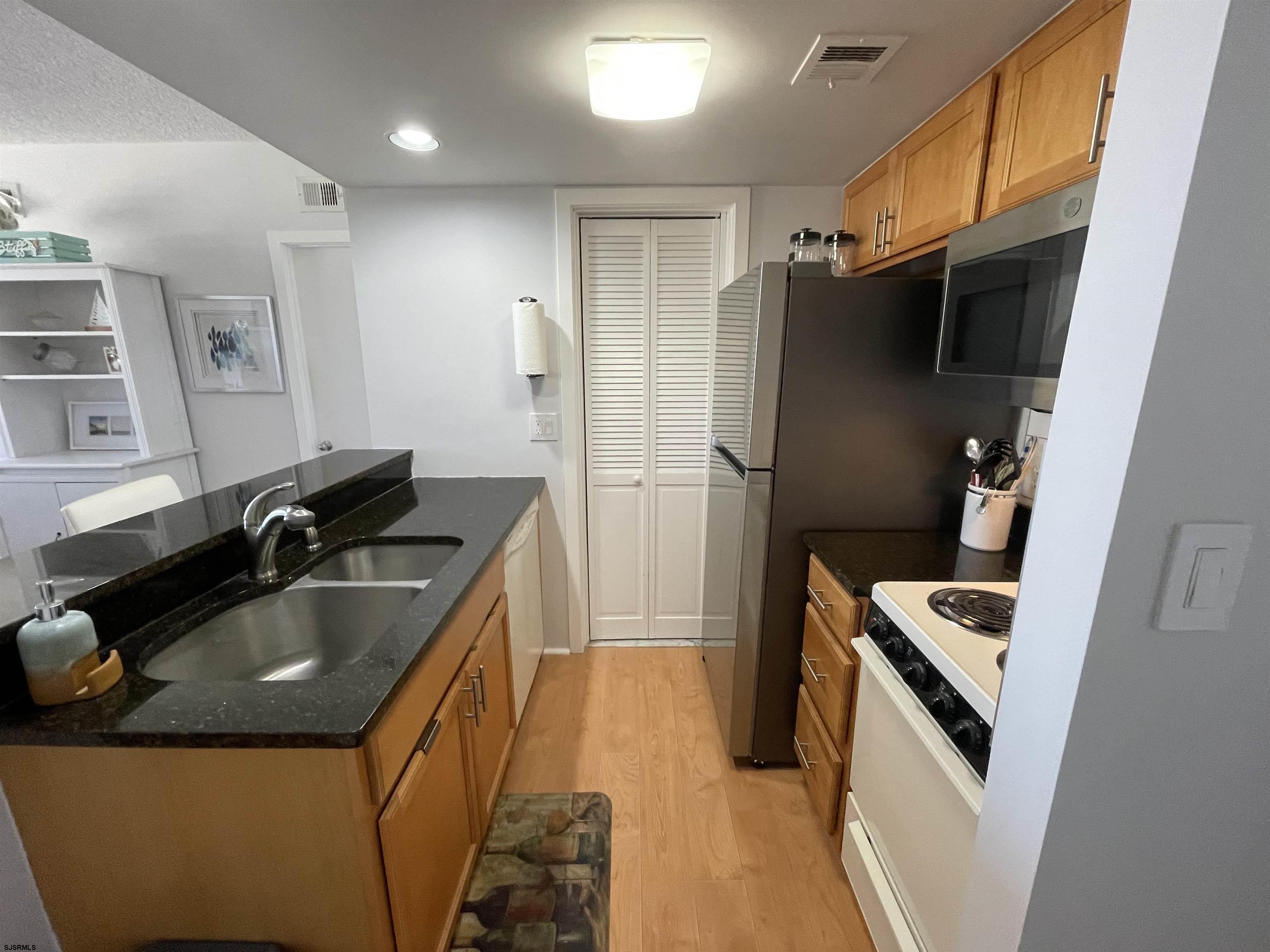 3851 Boardwalk Ave Unit: 905