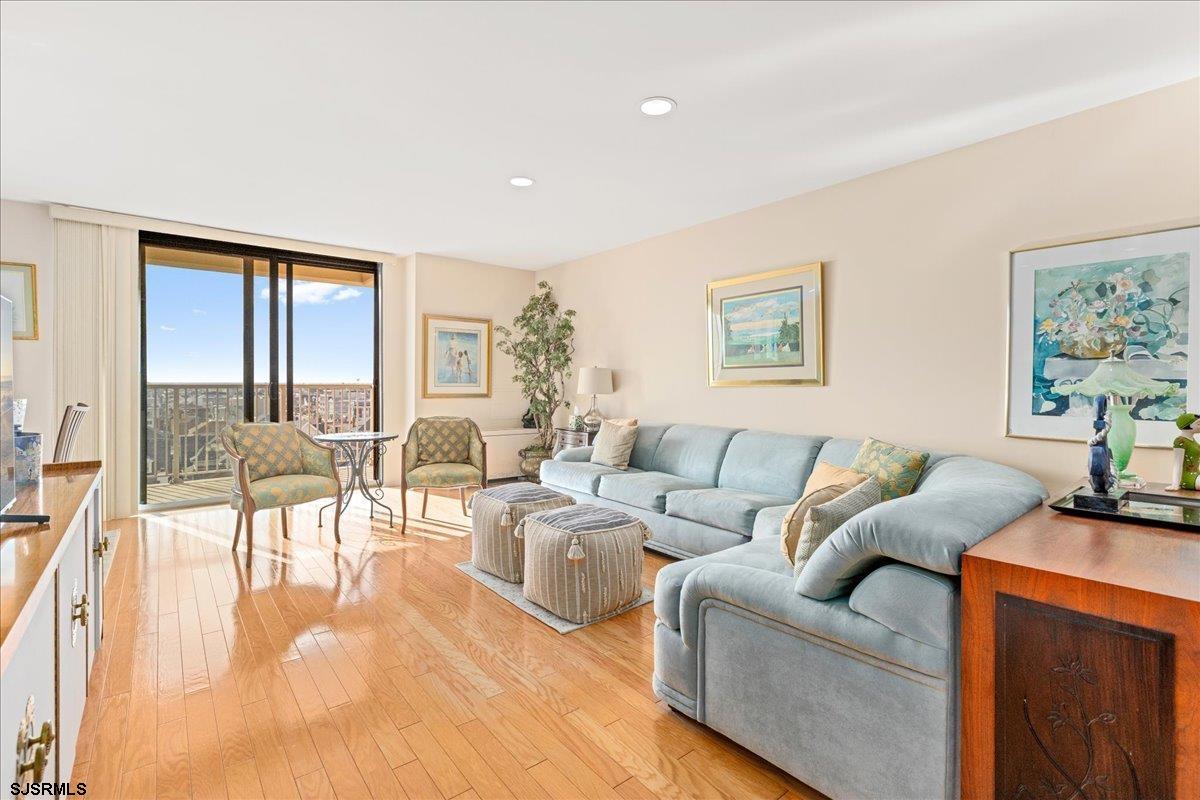 5000 Boardwalk Unit: 601