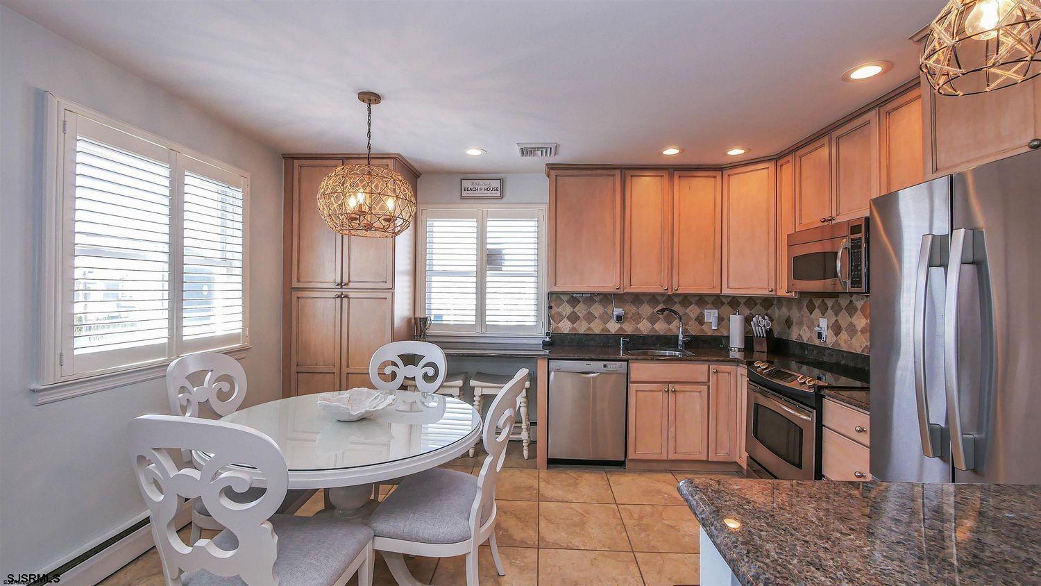 9506 Ventnor Ave Unit: 10