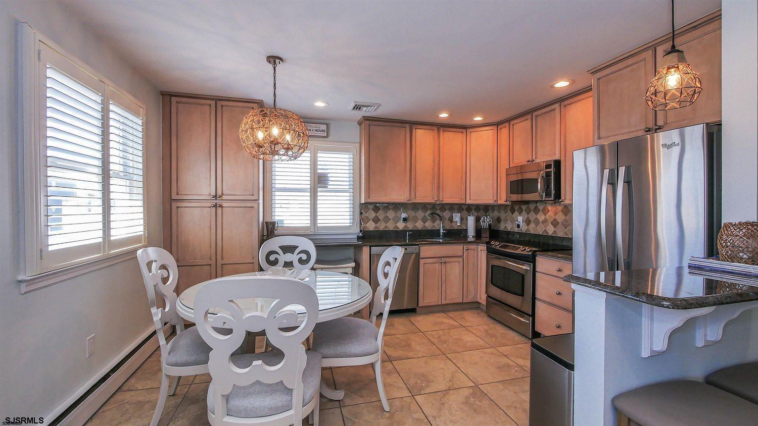 9506 Ventnor Ave Unit: 10