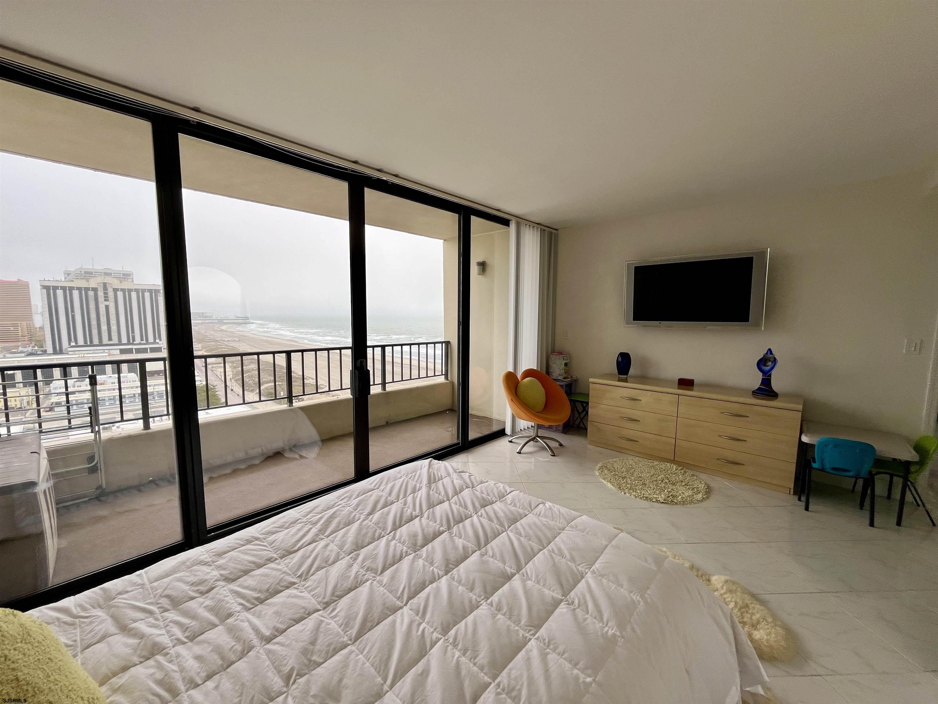 3851 Boardwalk Unit: 2011